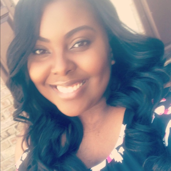 Meet your Posher, Tia - Picture 1 of 1